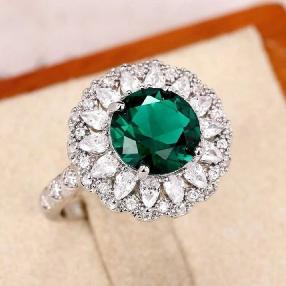S925‎ beautiful rhinestone and green sapphire ring